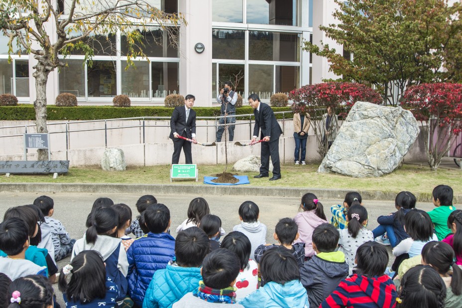 豊浦小学校の文化祭・記念植樹